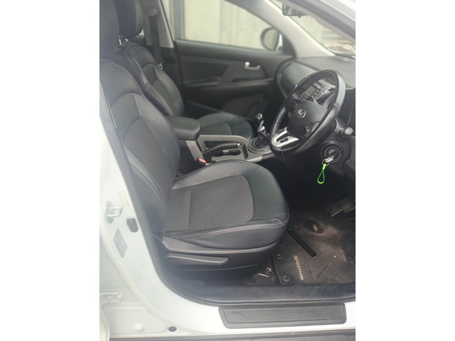 2015 Kia Sportage - image 9