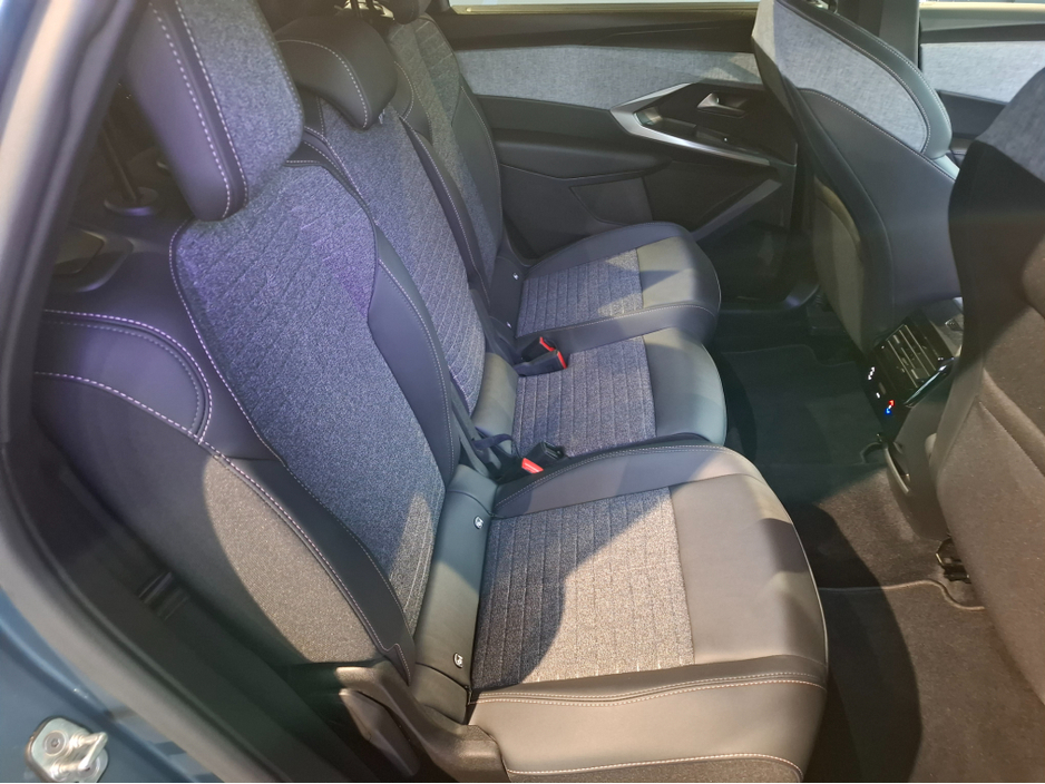 2025 Peugeot 5008 - image 16