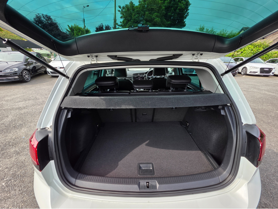 2020 Volkswagen Golf 1.4 FULL LEATHER SEATS ELECTRIC MEMORY SEATS  NAVI VIRTUAL CLOCKS ANDROID AUTO CARPLAY BLIND SPOT REAR TRAFFIC ASSIST ROAD SIGN RECOGNIZING  LANE ASSIST LOW TAX BAND €22,950