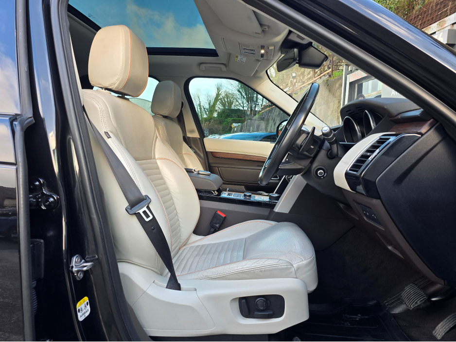 2017 Land Rover Discovery - image 11