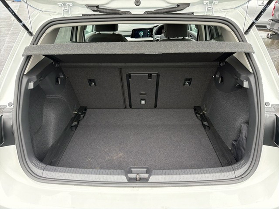 2024 Volkswagen Golf - image 10