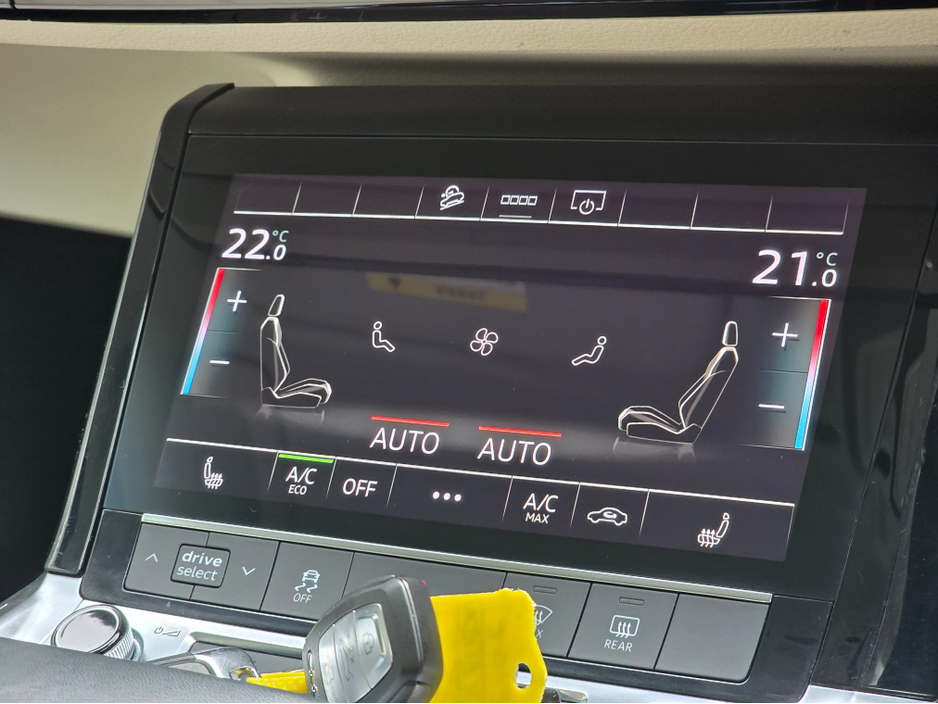 2021 Audi e-tron - image 32