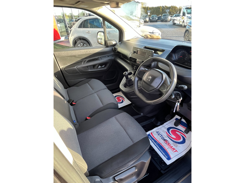 2021 Peugeot Partner  €16,950