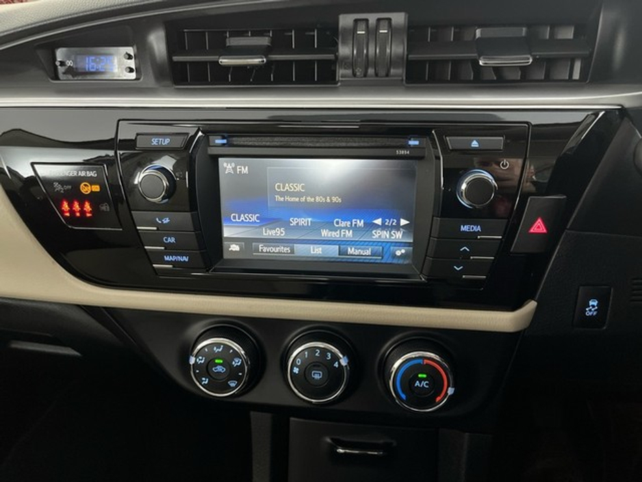 2015 Toyota Corolla - image 14