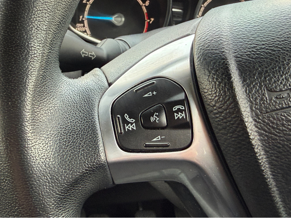 2014 Ford Fiesta - image 21