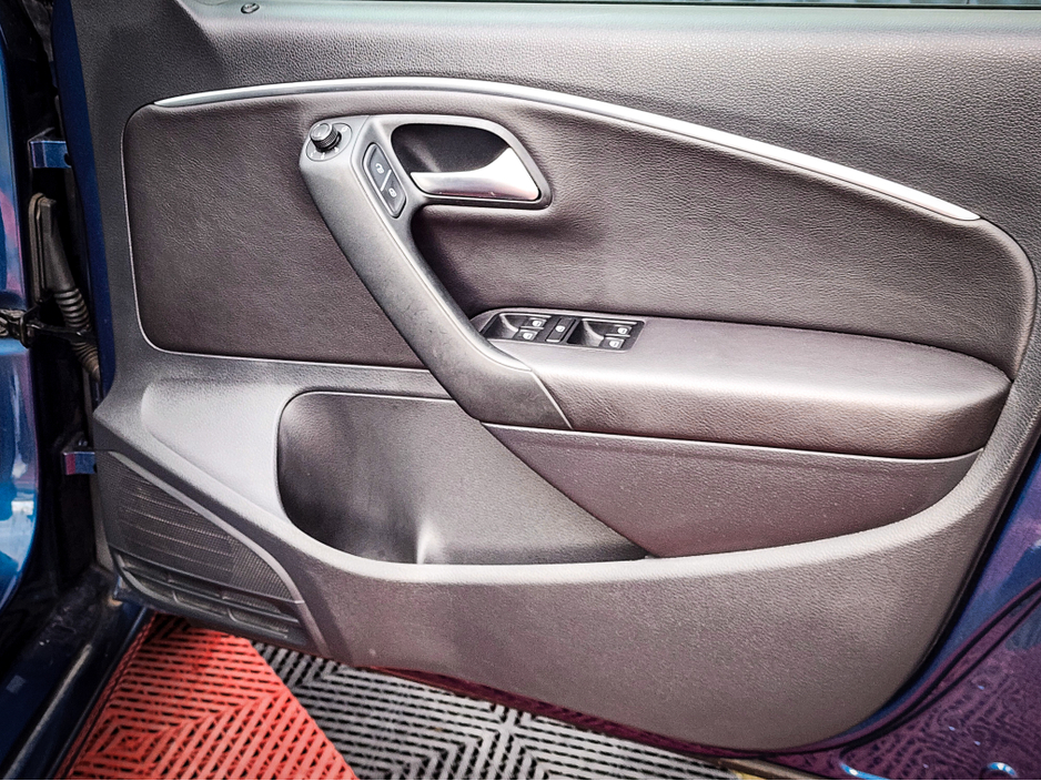 2016 Volkswagen Polo - image 34