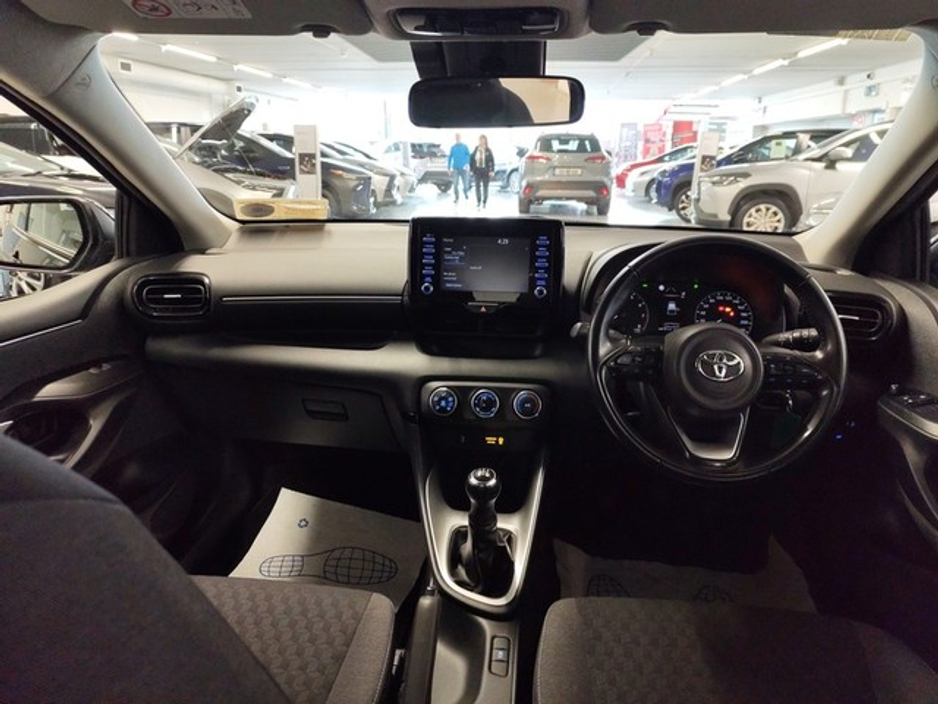 2021 Toyota Yaris 1.0 LUNA