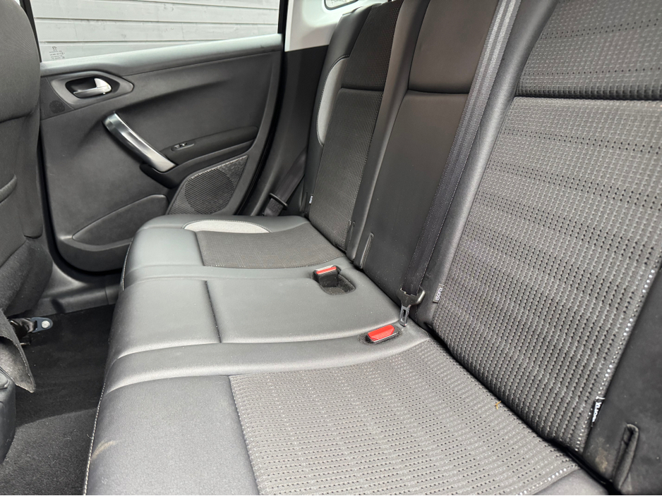 2017 Peugeot 2008 - image 11