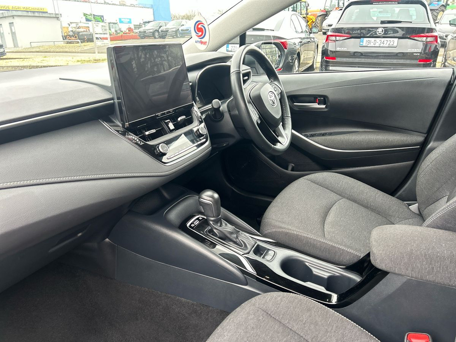 2023 Toyota Corolla - image 2