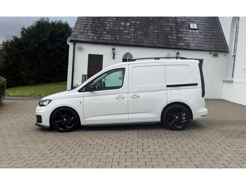 2021 Volkswagen Caddy - image 6