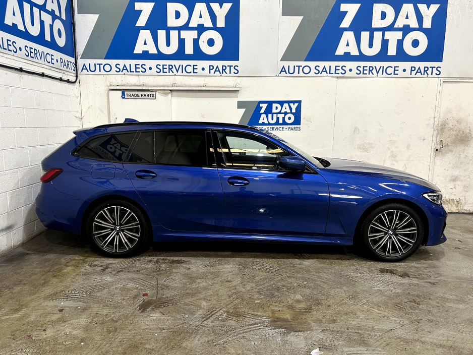 2021 BMW 3 Series - image 3