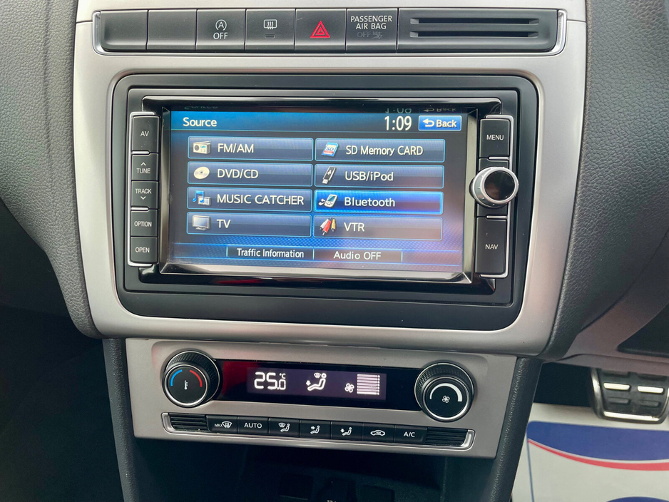 2015 Volkswagen Polo - image 30