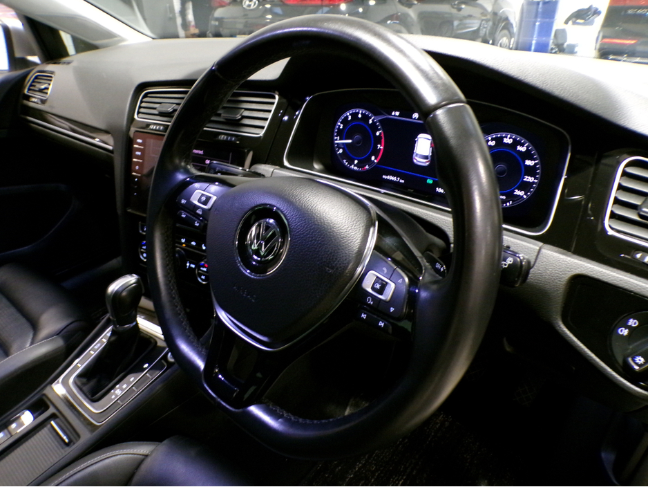 2018 Volkswagen Golf *MIESTER EDITION*MARK 7.5*AUTO*VW GOLF 1.4 TSI HIGH-LINE*FULL LEATHER HEATED MEMORY SPORT SEATS**VIRTUAL COCKPIT*PILOT PARKING*COLOUR CAMERA*SAT-NAV*APPLE-CARPLAY*ANDROID AUTO*UP-GRADED VW ALLOYS*XL M €18,900