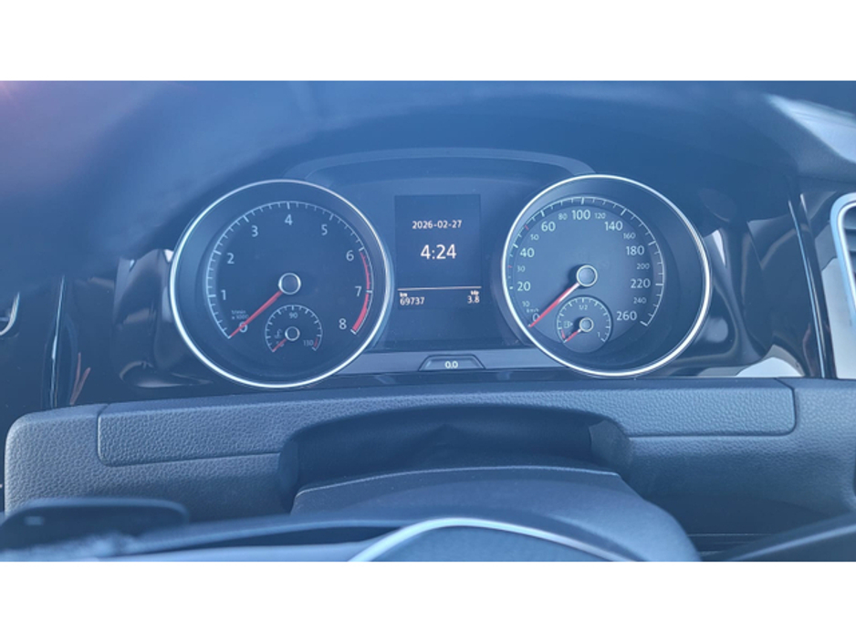 2013 Volkswagen Golf - image 17