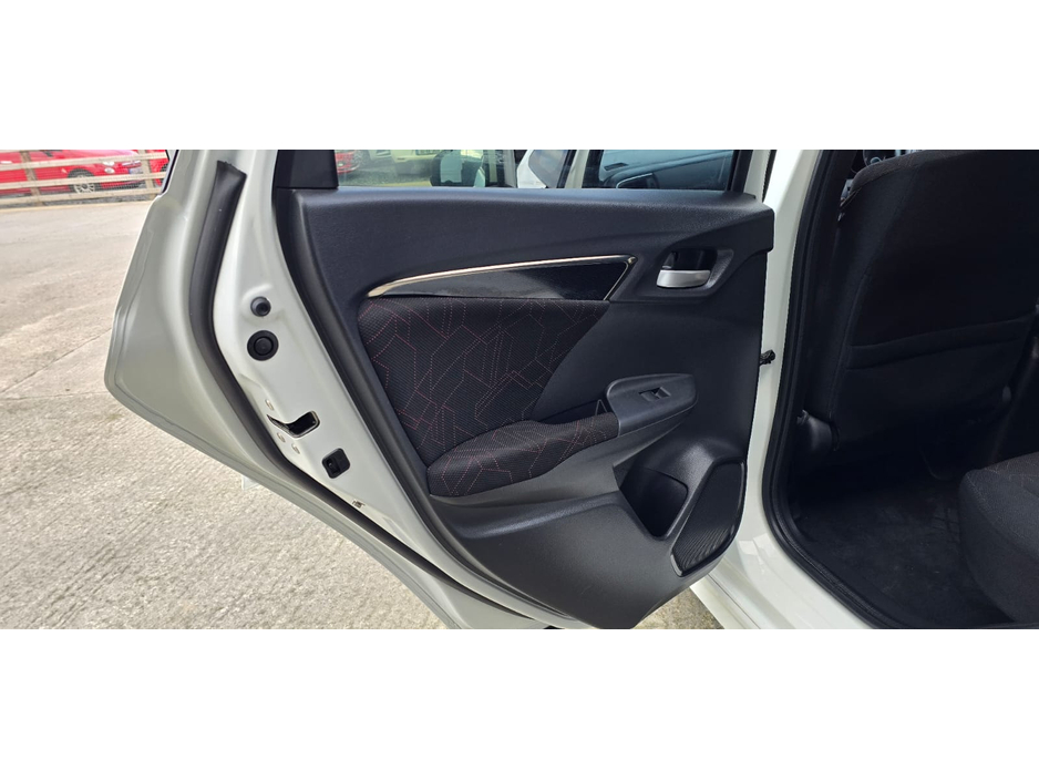 2015 Honda Fit - image 19