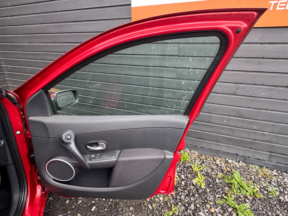 2007 Renault Clio - image 16