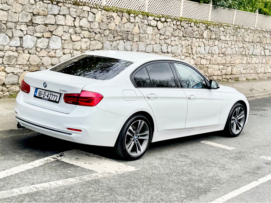 2016 BMW 3 Series - image 12