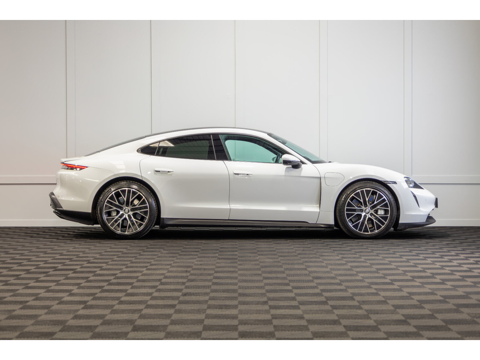 2022 Porsche Taycan - image 6