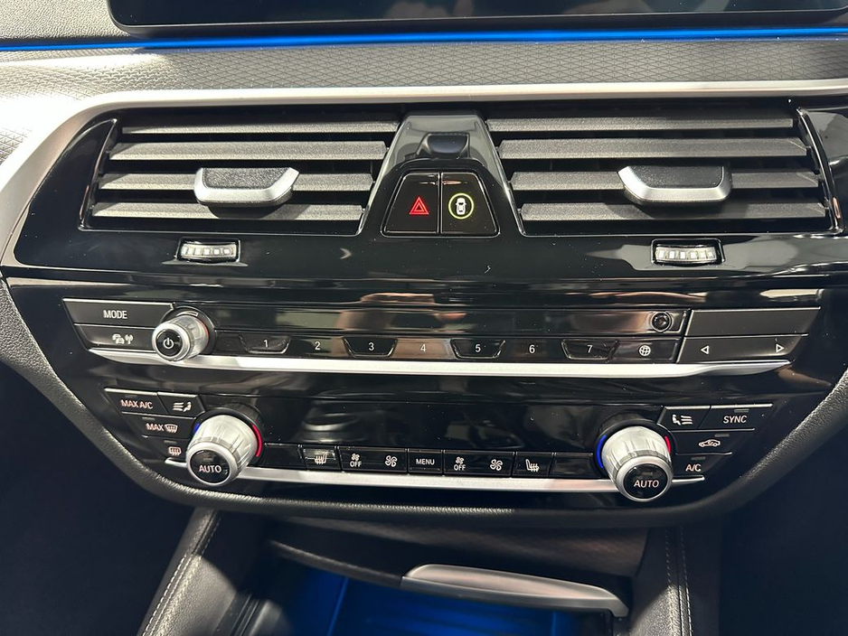 2020 BMW 5 Series - image 17