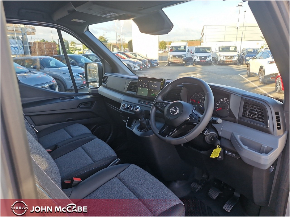 2026 Nissan Interstar - image 27