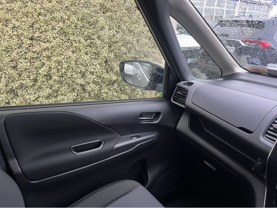 2022 Nissan Serena 8 SEATER AUTOMATIC HYBRID 2.0 PETROL //POWER SLIDING REAR DOORS//360 PARKING CAMERAS//KEYLESS ENTRY// €24,950