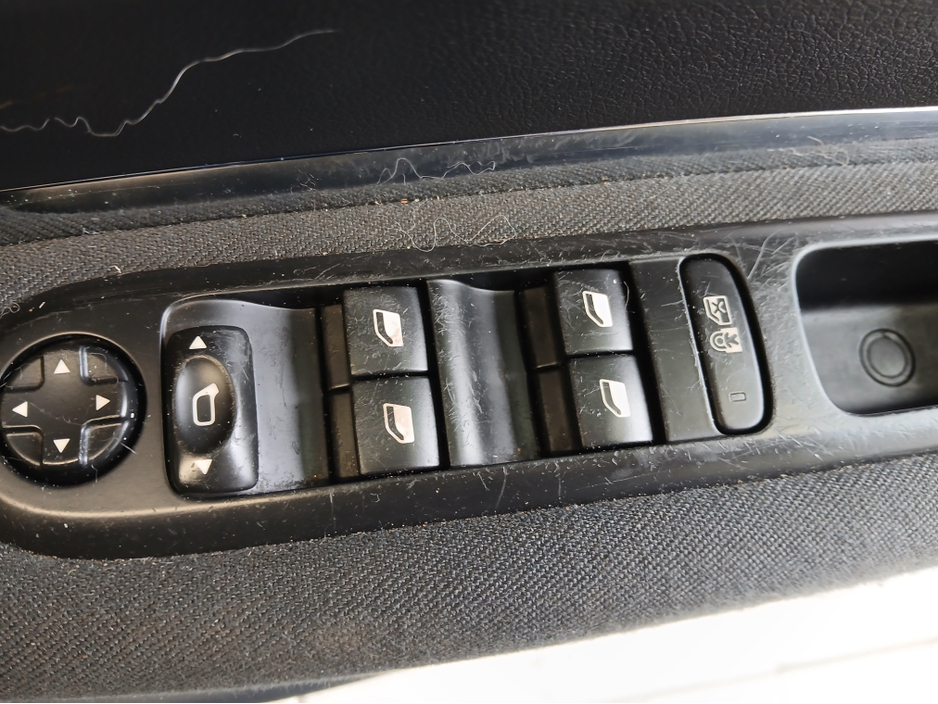 2013 Peugeot 5008 - image 7