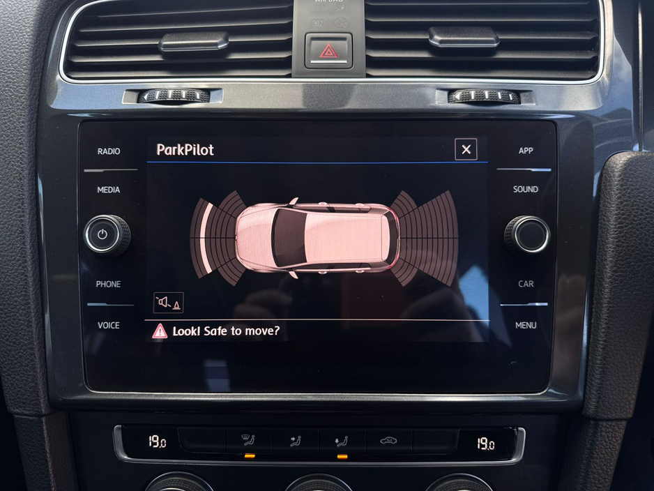 2017 Volkswagen Golf - image 28