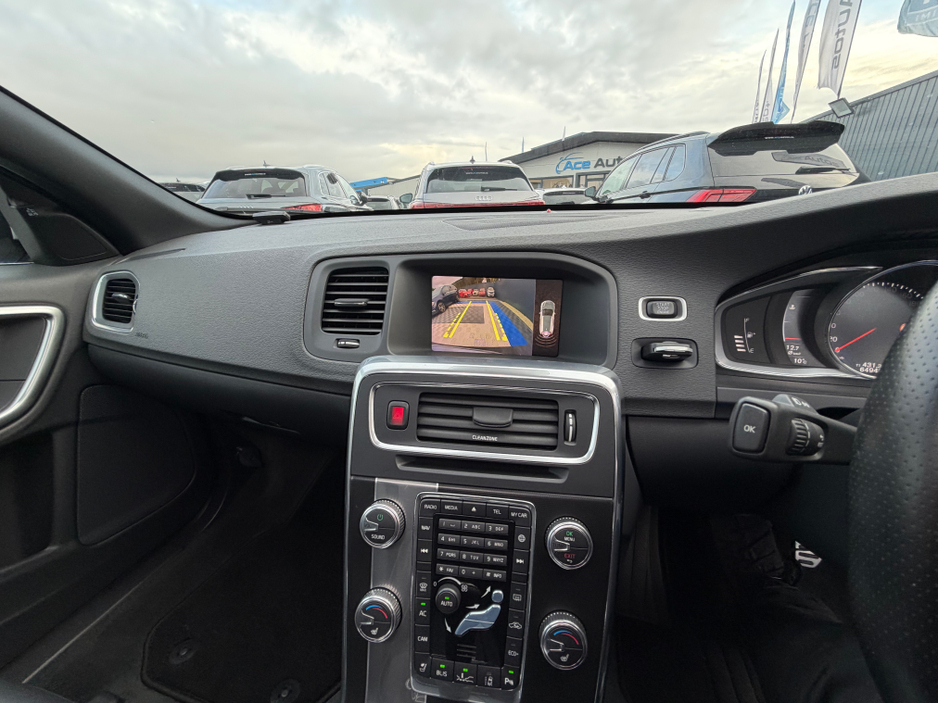 2017 Volvo V60 - image 23