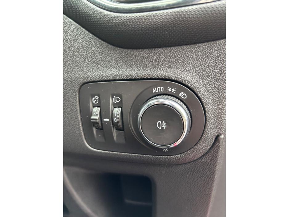 2023 Opel Crossland X  €15,000