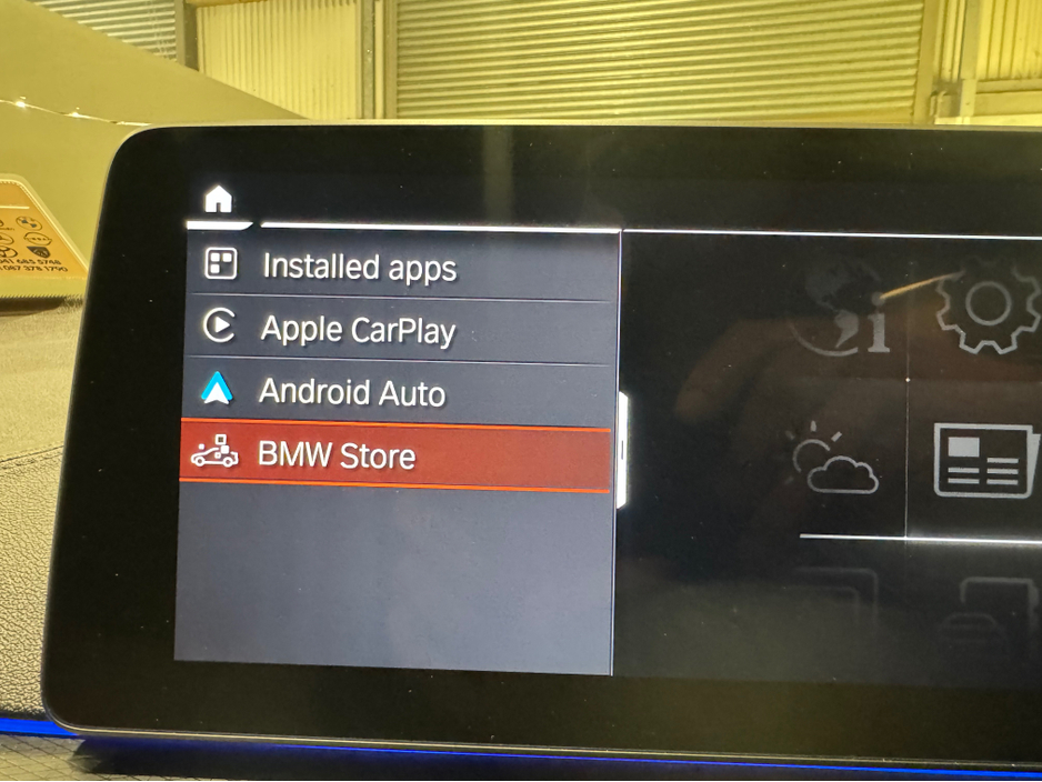 2022 BMW 5 Series - image 25