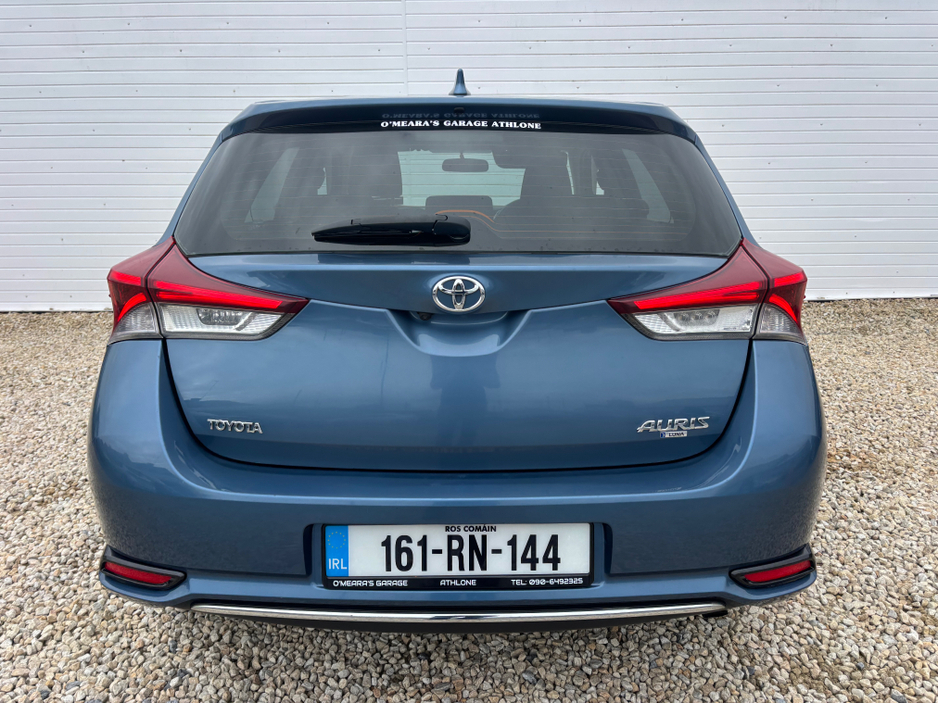 2016 Toyota Auris - image 7
