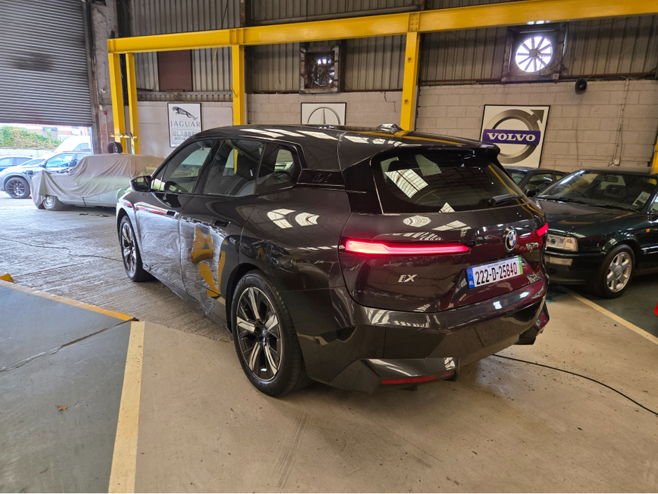 2022 BMW iX - image 28