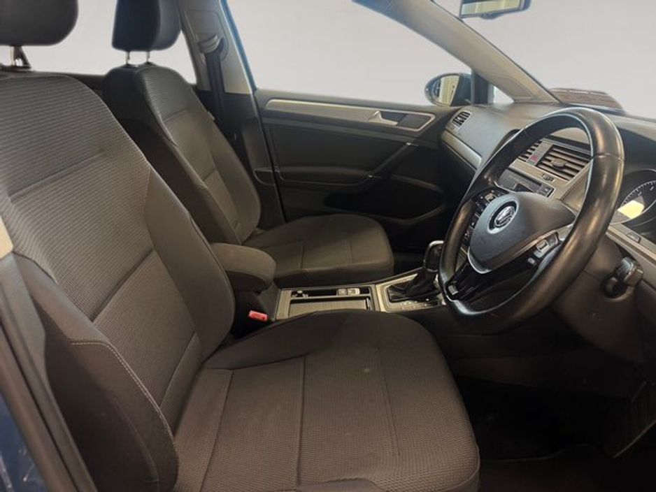 2015 Volkswagen Golf - image 11