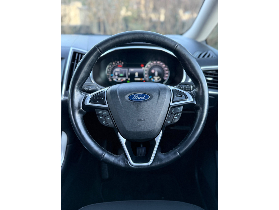 2021 Ford Galaxy - image 23