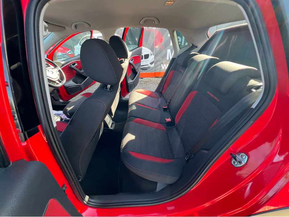 2016 Volkswagen Polo - image 13