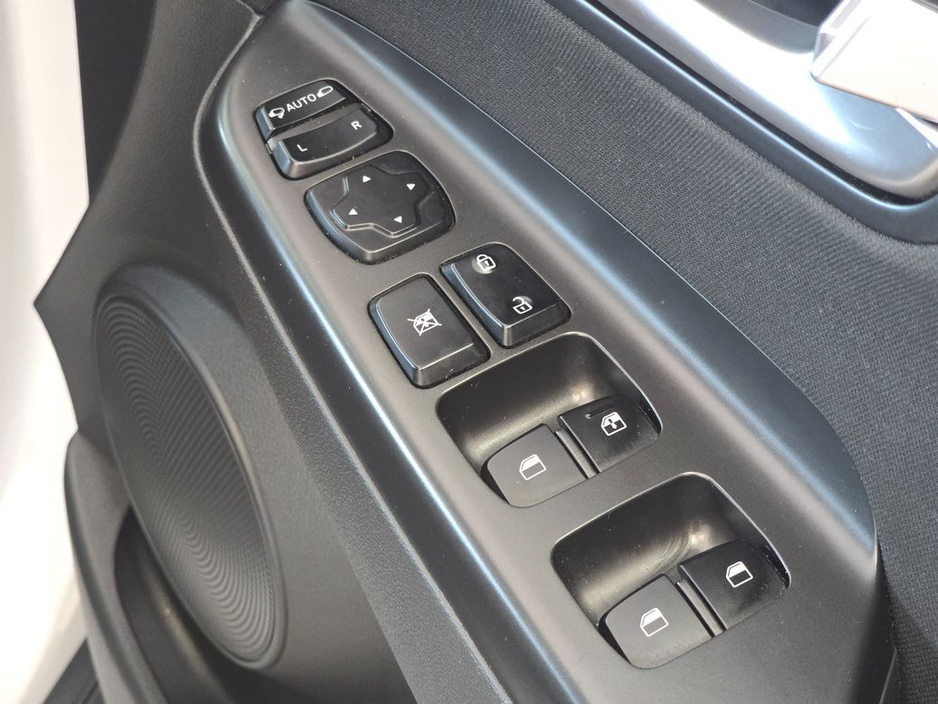 2023 Hyundai Kona - image 20