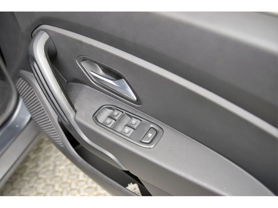 2022 Dacia Duster - image 24