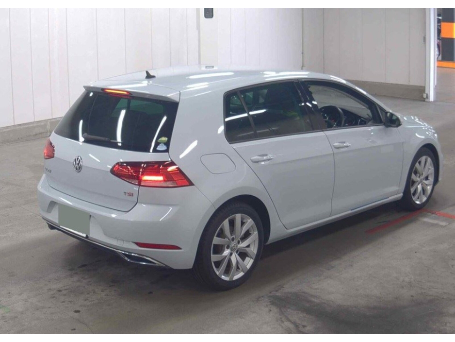 2017 Volkswagen Golf  €17,950