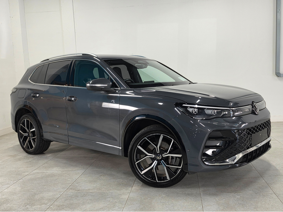 2024 Volkswagen Tiguan - image 8