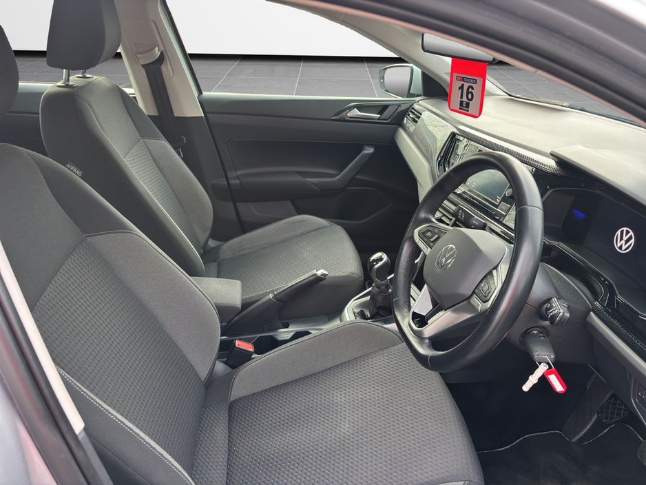 2022 Volkswagen Polo - image 9