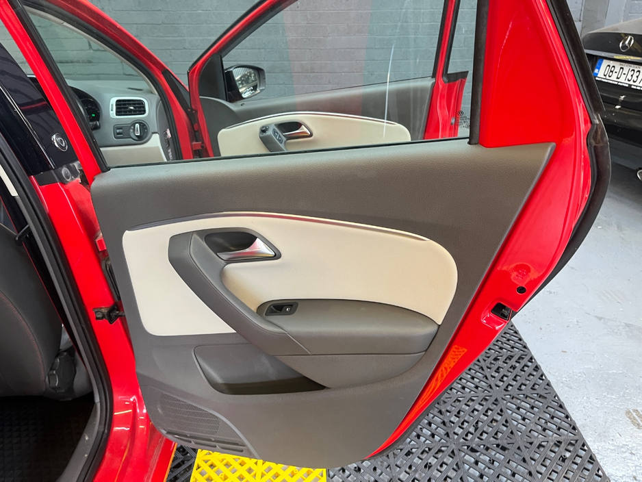 2017 Volkswagen Polo - image 13