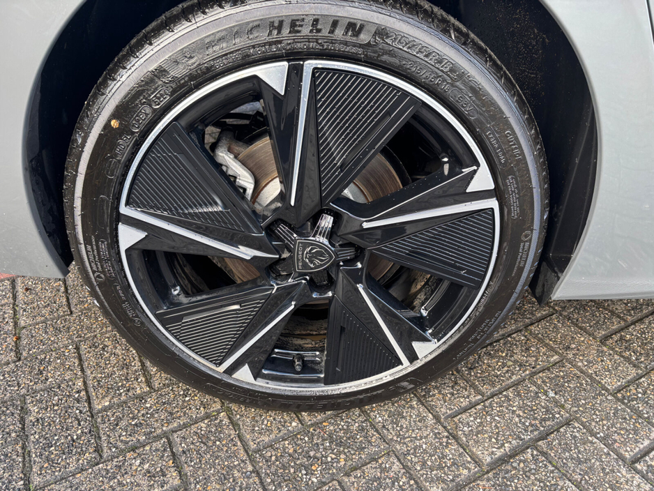 2026 Peugeot 308 Electric 156bhp (54 kWh) Allure €32,795