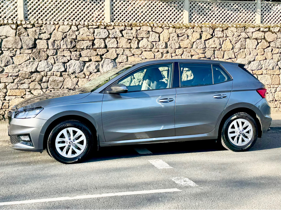 2021 Volkswagen Golf - image 3