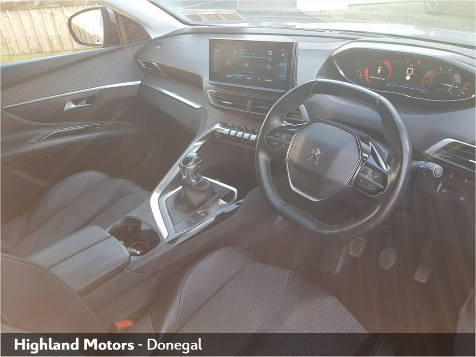 2021 Peugeot 3008 - image 6