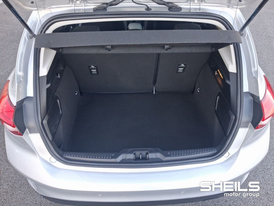 2022 Ford Focus - image 9