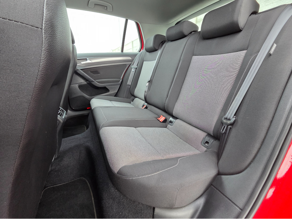 2016 Volkswagen Golf - image 17