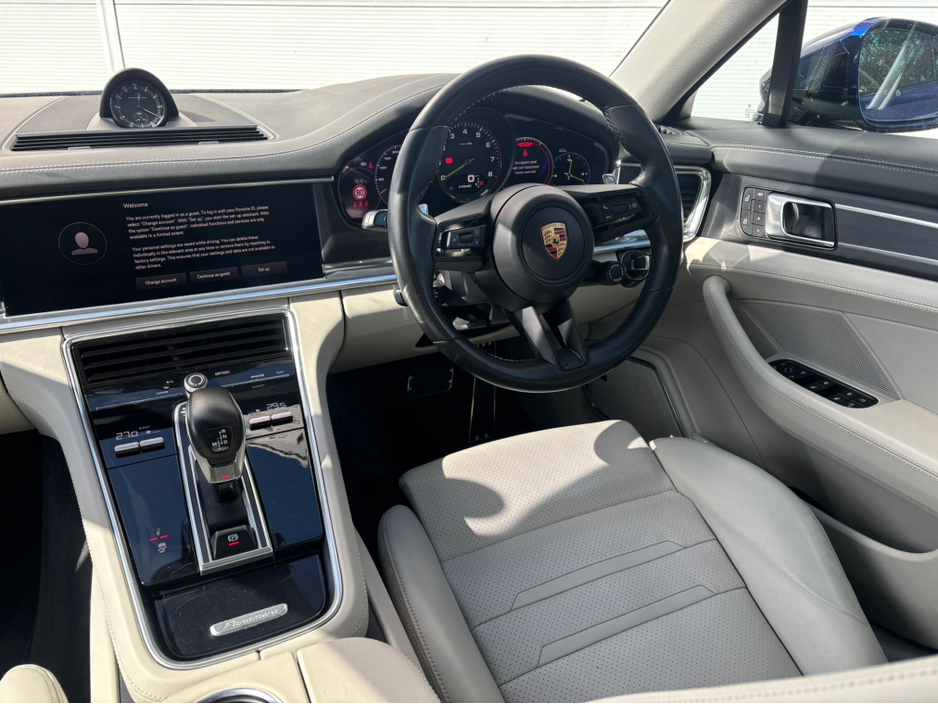 2023 Porsche Panamera - image 6