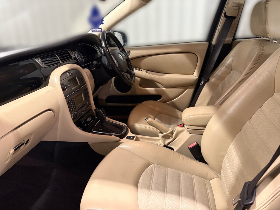 2010 Jaguar X-Type - image 13