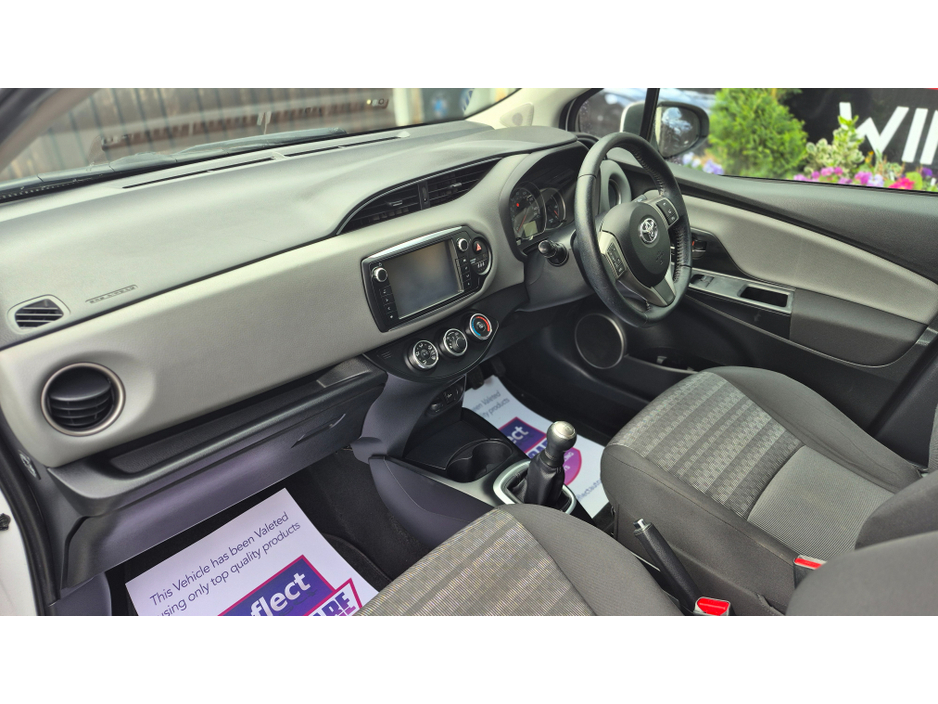 2016 Toyota Vitz - image 13