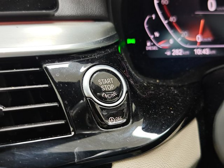 2019 BMW 5 Series - image 37